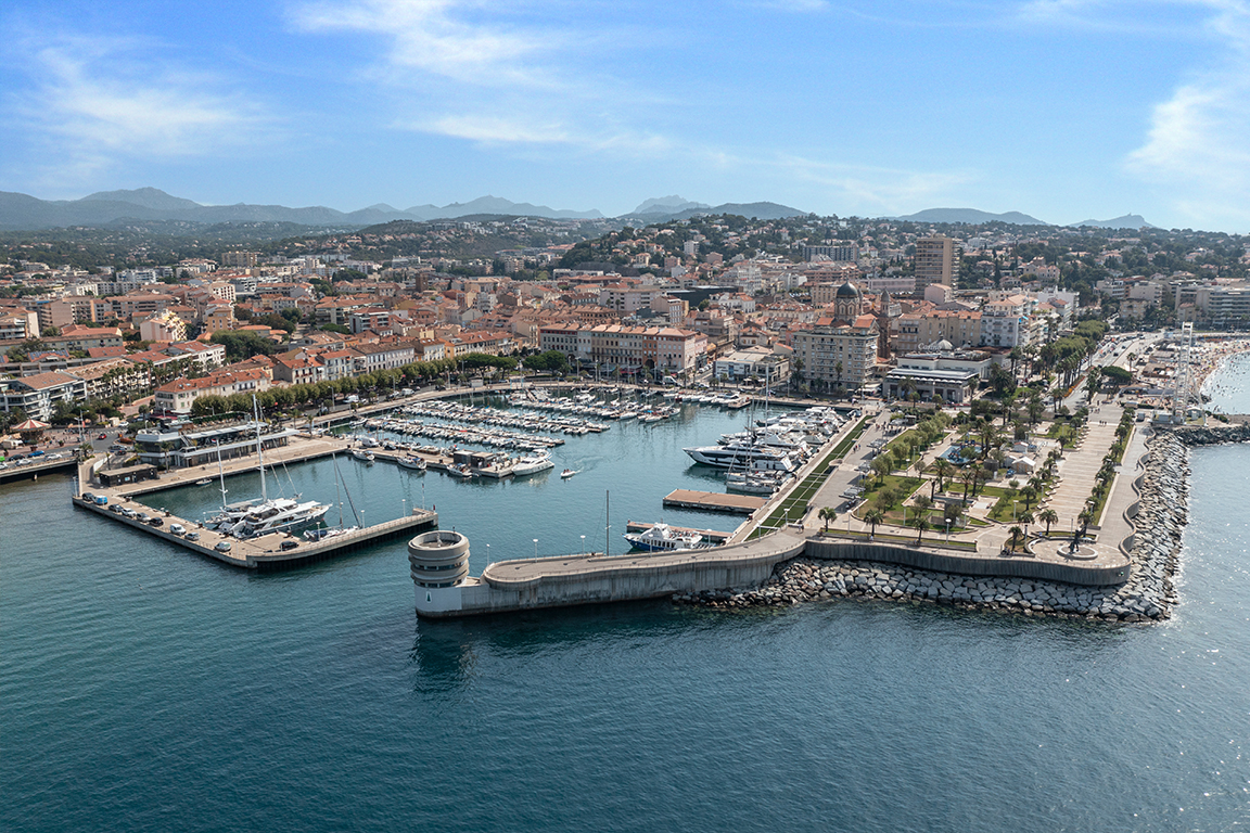vieux_port_saint_raphael Photo aérienne du vieux port de Saint-Raphaël