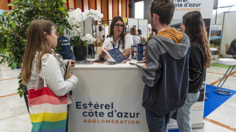 Photo de l'entré du salon des saisonniers et jobs d'été