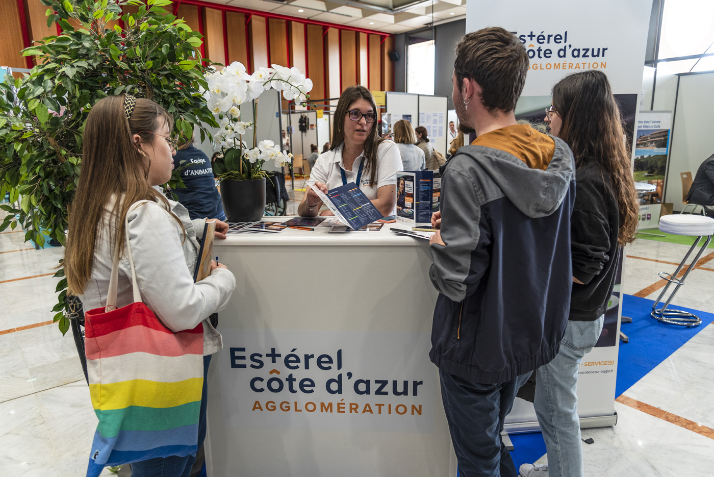 Photo de l'entré du salon des saisonniers et jobs d'été