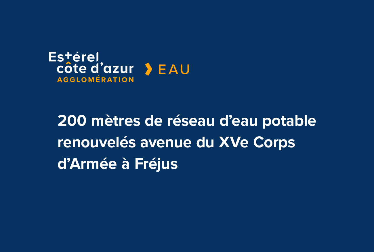 Visuel sur fond bleu avec le logo et la catégorie information avec le titre de l'article en blanc pour les travaux de l’avenue du XVe Corps d’Armée a Fréjus