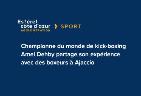Visuel sur fond bleu avec le logo et la catégorie sport en orange avec le titre de l'article en blanc pour la championne du monde de kick-boxing Amel Dehby partage son expérience avec des boxeurs à Ajaccio