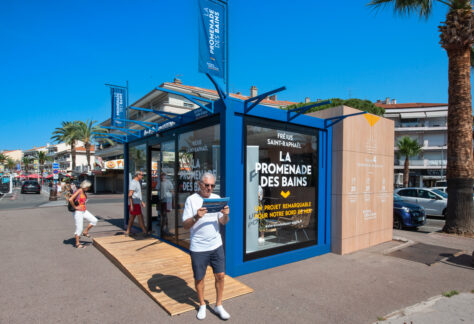 Photo du kiosque pour la consultation citoyenne pour la Promenade des Bains