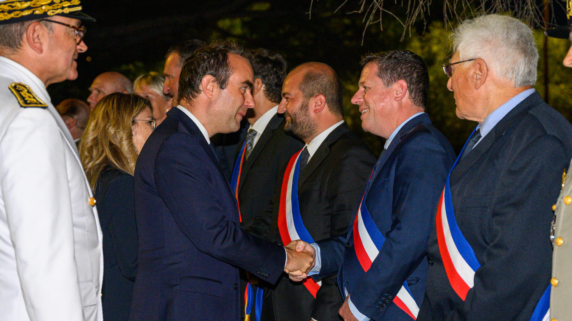 Sébastien Lecornu, Ministre des Armées, accueilli par Frédéric Masquelier aux Arènes de Fréjus