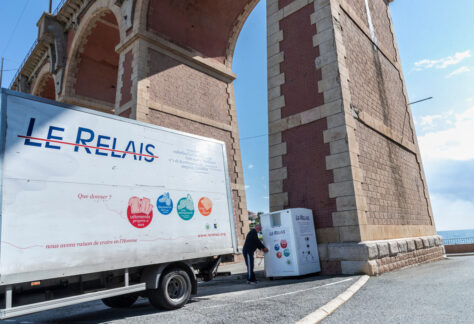 Ramassage des textiles dans la colonne textile par la société Le Relais