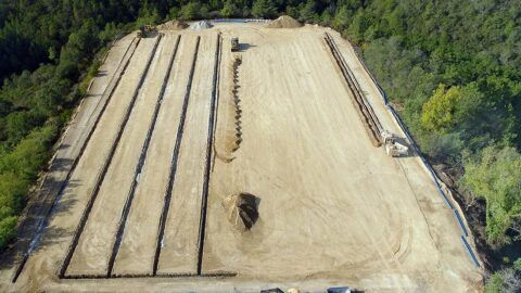 photo aérienne de l'avancée des travaux du stade de foot des Adrets de l'Estérel