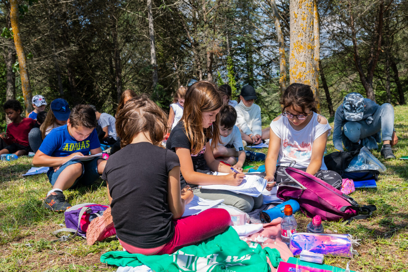 élèves en sortie scolaire au lac de l&#039;Avellan