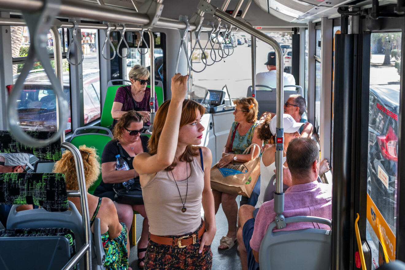 personnes dans un bus
