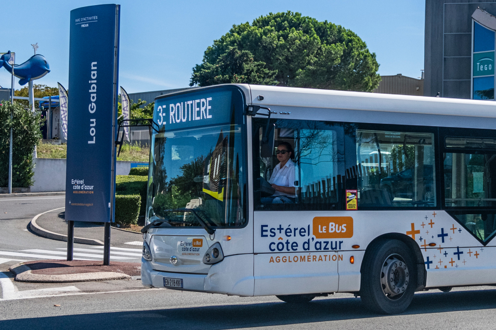 nouvelle identite - transport - Le Bus - bus urbain - bus -